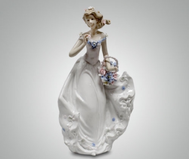 Статуэтка Девушка в белом платье с корзинкой