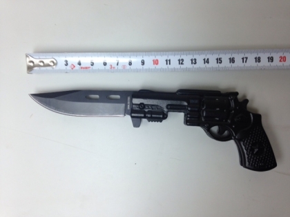 Подарочный набор ножей в виде патрона и пистолета