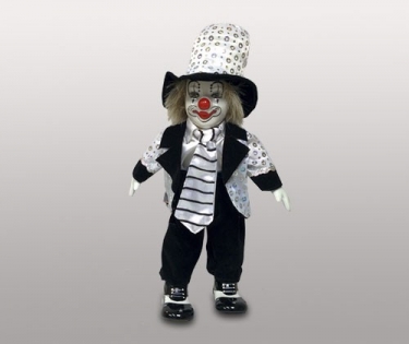 Клоун кукла в белой шляпе