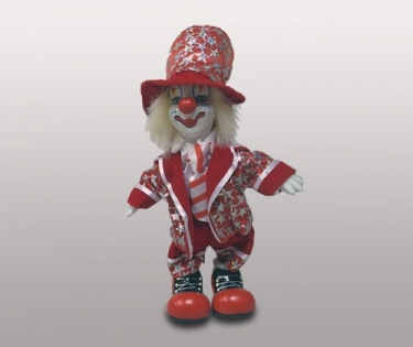 Клоун кукла в красных ботинках и шляпе