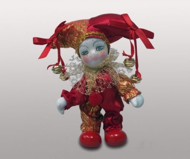 Клоун кукла в красном колпаке с бубенчиками