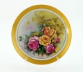 Тарелка на подставке букет из садовых цветов